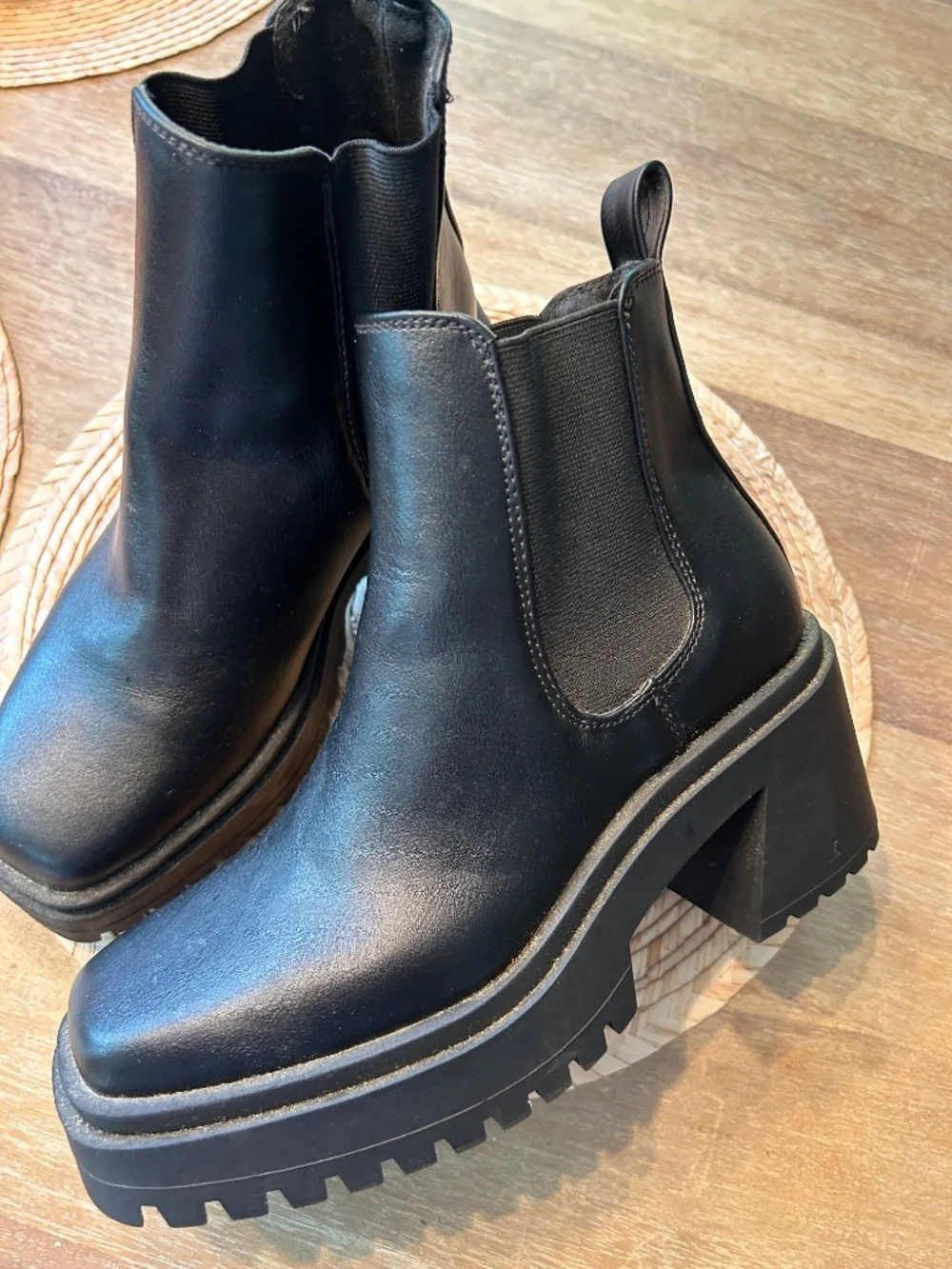 THE MADDEN GIRL TRIUMPH BLACK FASHION BOOT - SIZE 6.5